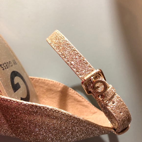 Size 8 Gold Guess Heel - Picture 4 of 5